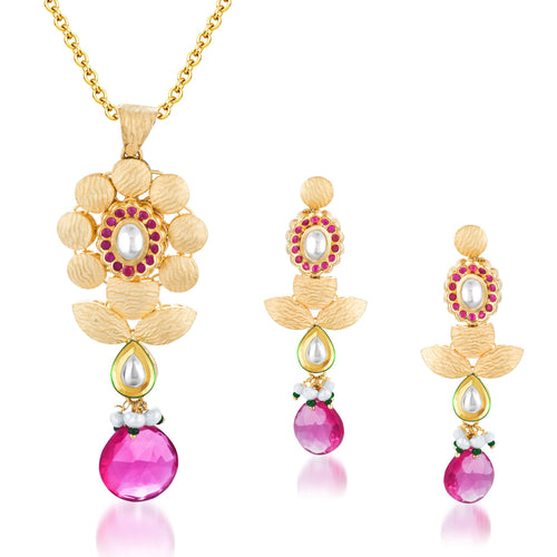Sukkhi Kundan Gold plated Magnificent Pendant Set
